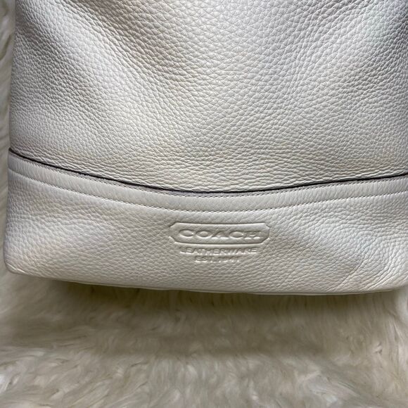 Coach ivory hobo handbag - Picture 4 of 12